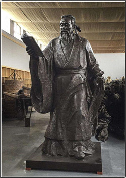 手持書卷孔子銅雕制作完成